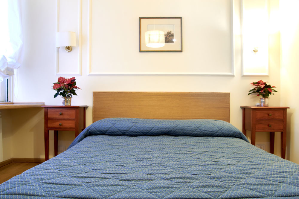 Domus Cavour Guest House Рим Экстерьер фото