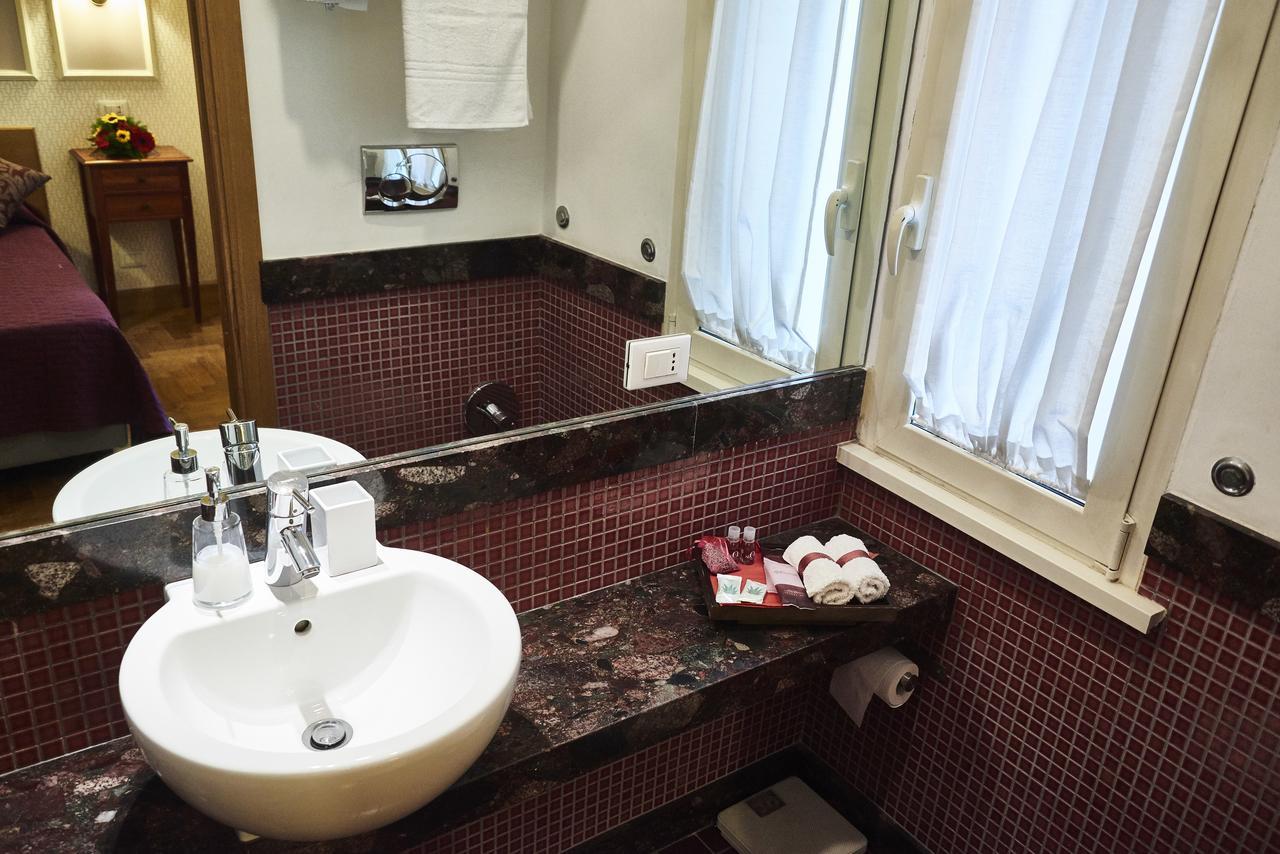 Domus Cavour Guest House Рим Экстерьер фото