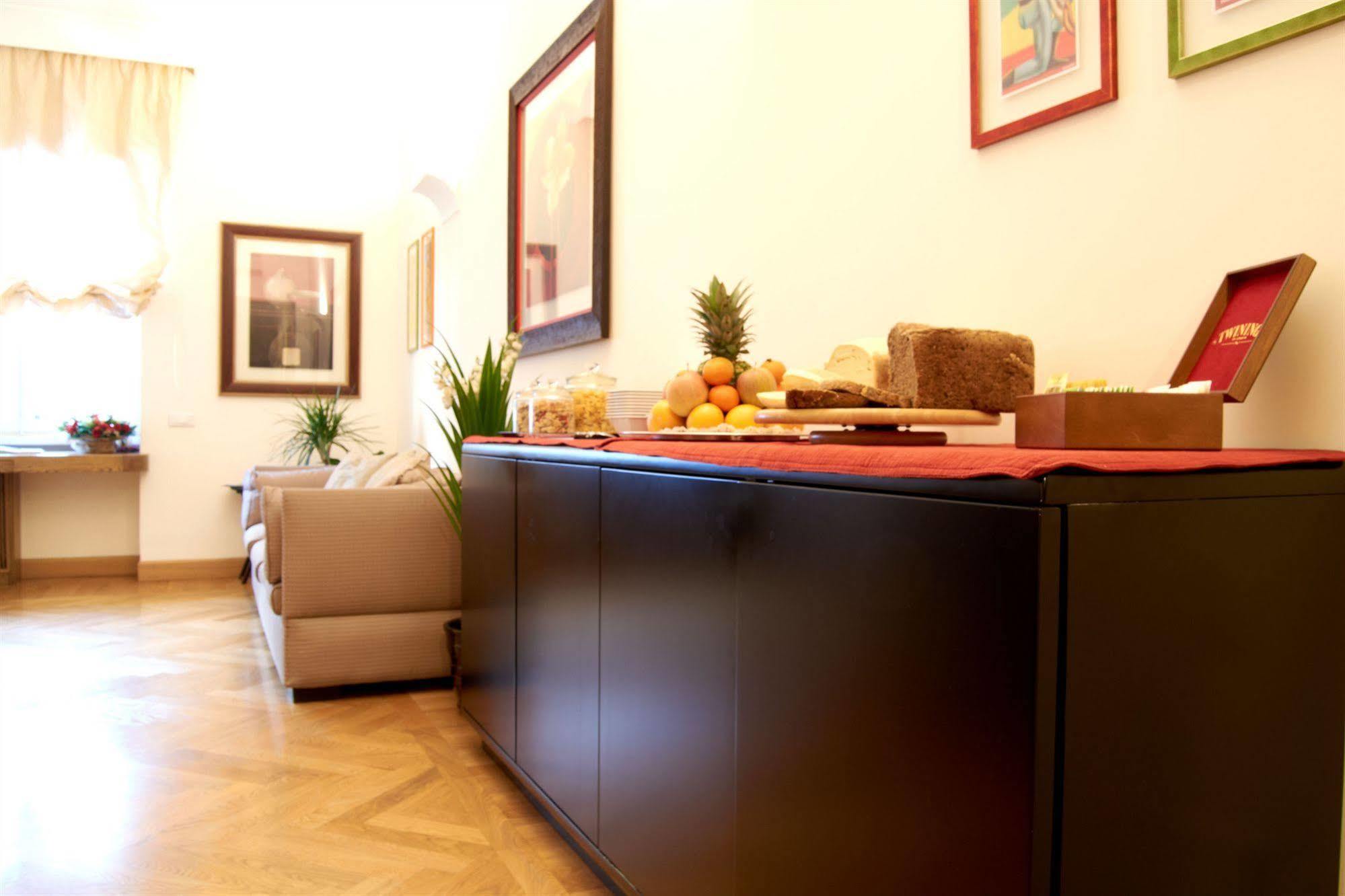 Domus Cavour Guest House Рим Экстерьер фото