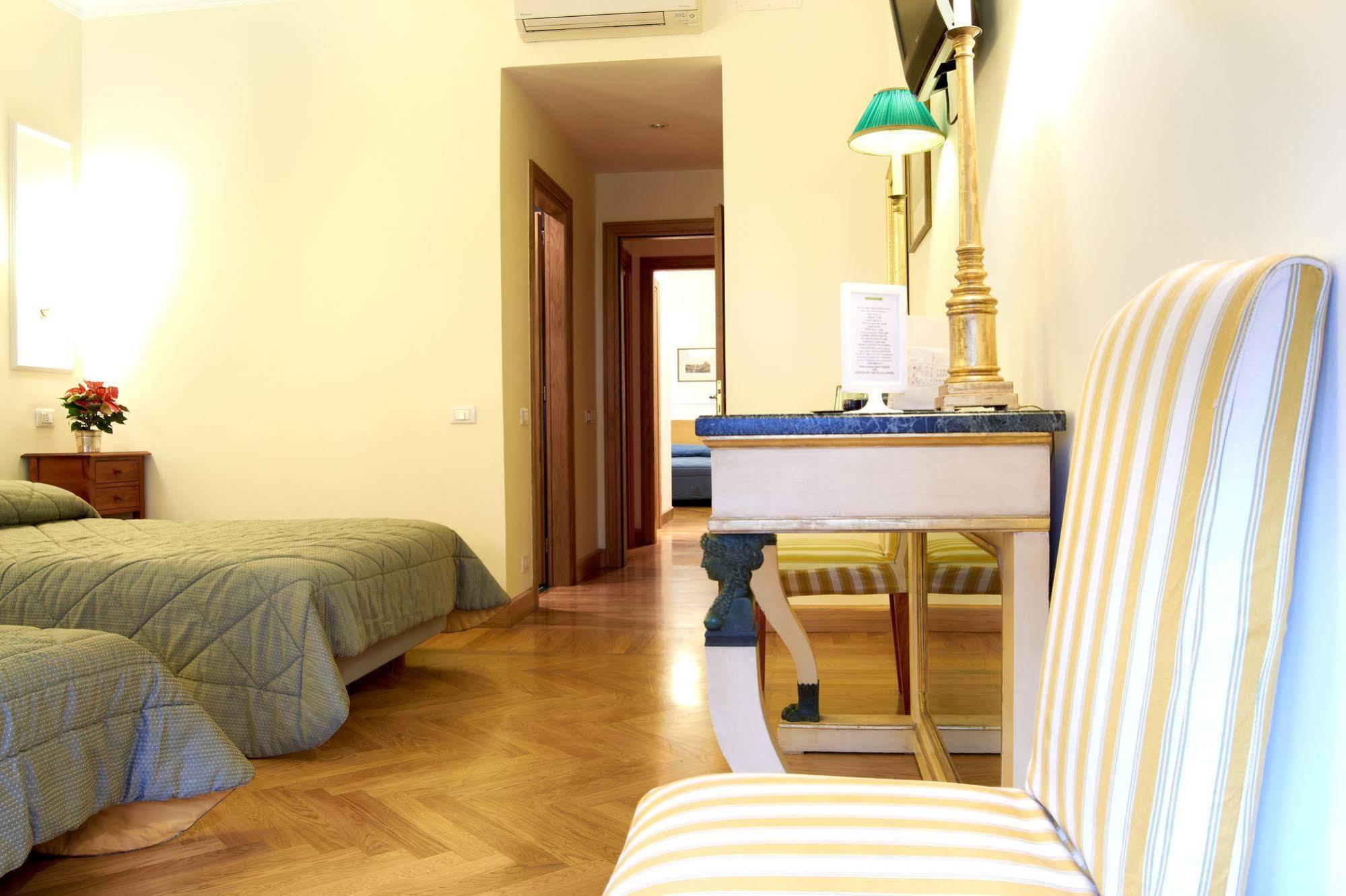 Domus Cavour Guest House Рим Экстерьер фото