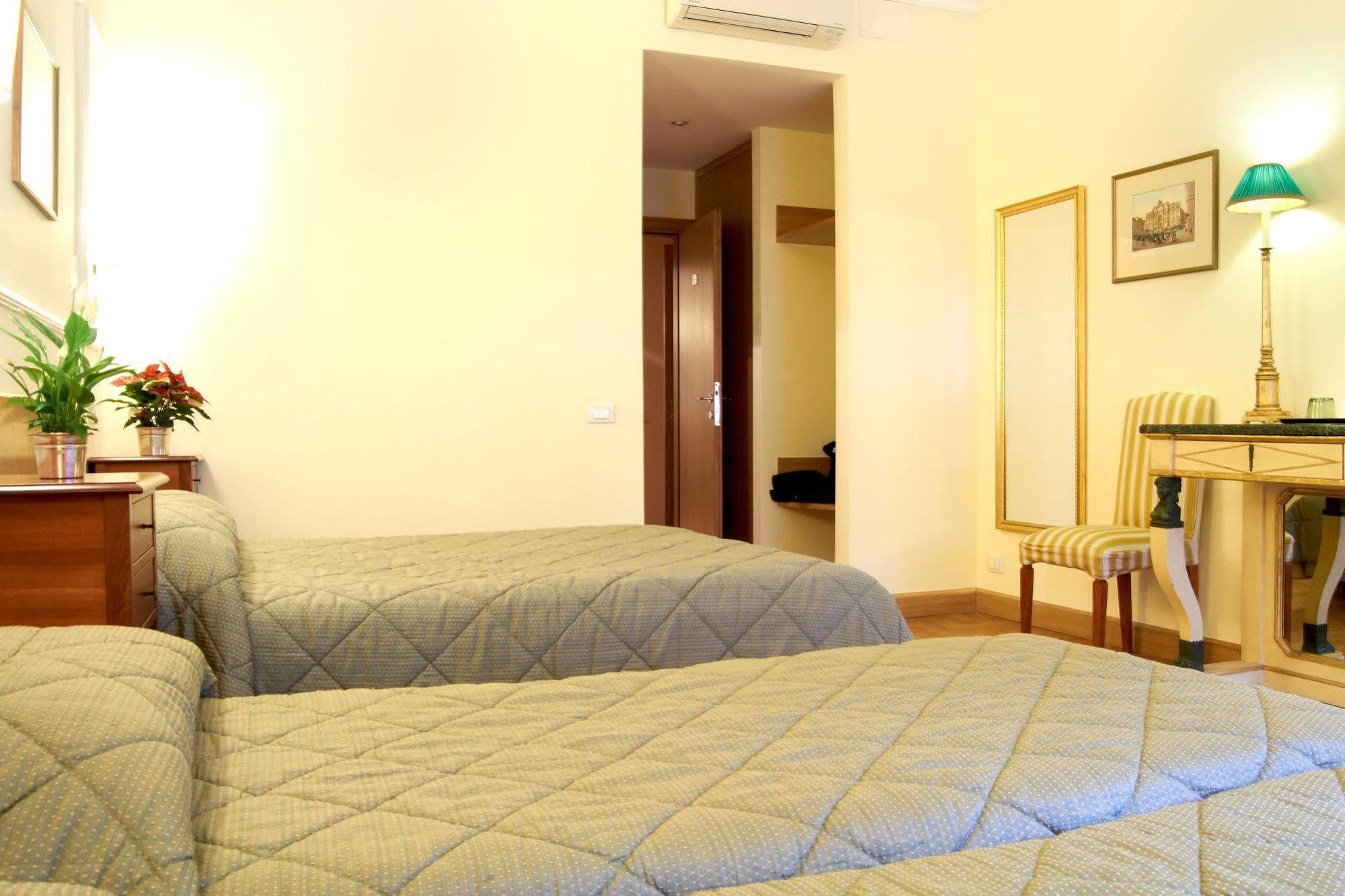 Domus Cavour Guest House Рим Экстерьер фото