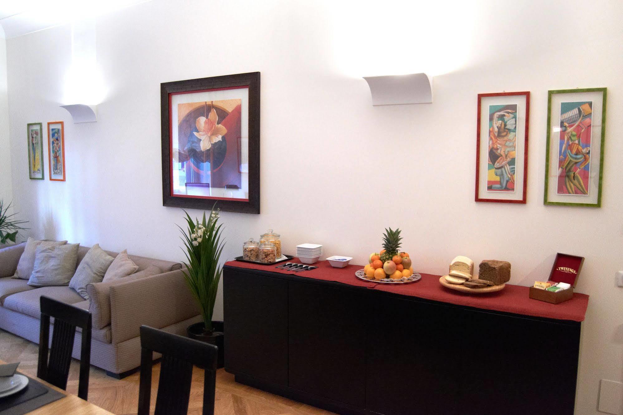 Domus Cavour Guest House Рим Экстерьер фото